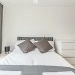 Cosmos Apartments Canary Wharf