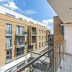 Cosmos Apartments Canary Wharf